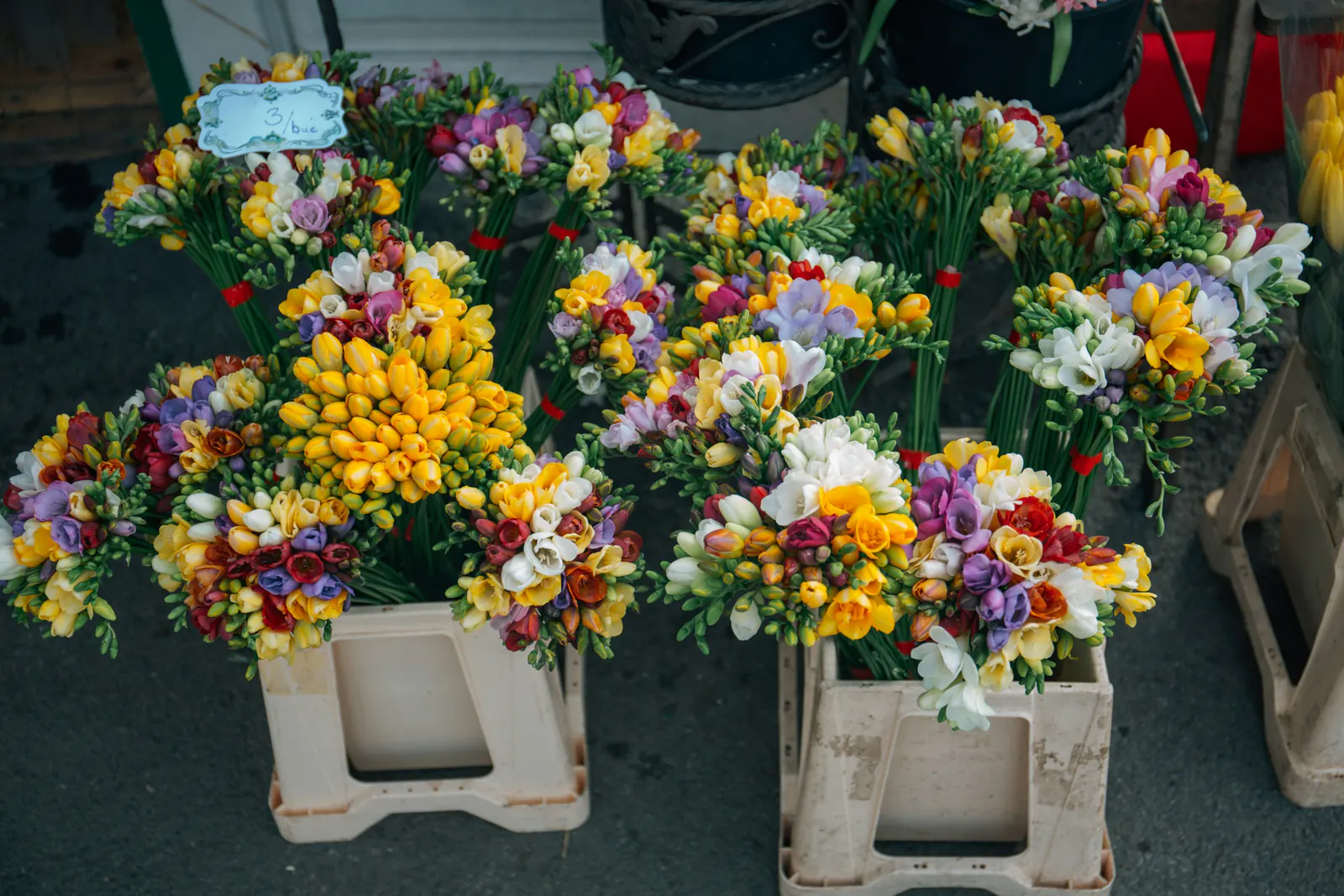 Flores del mercado para la mesa