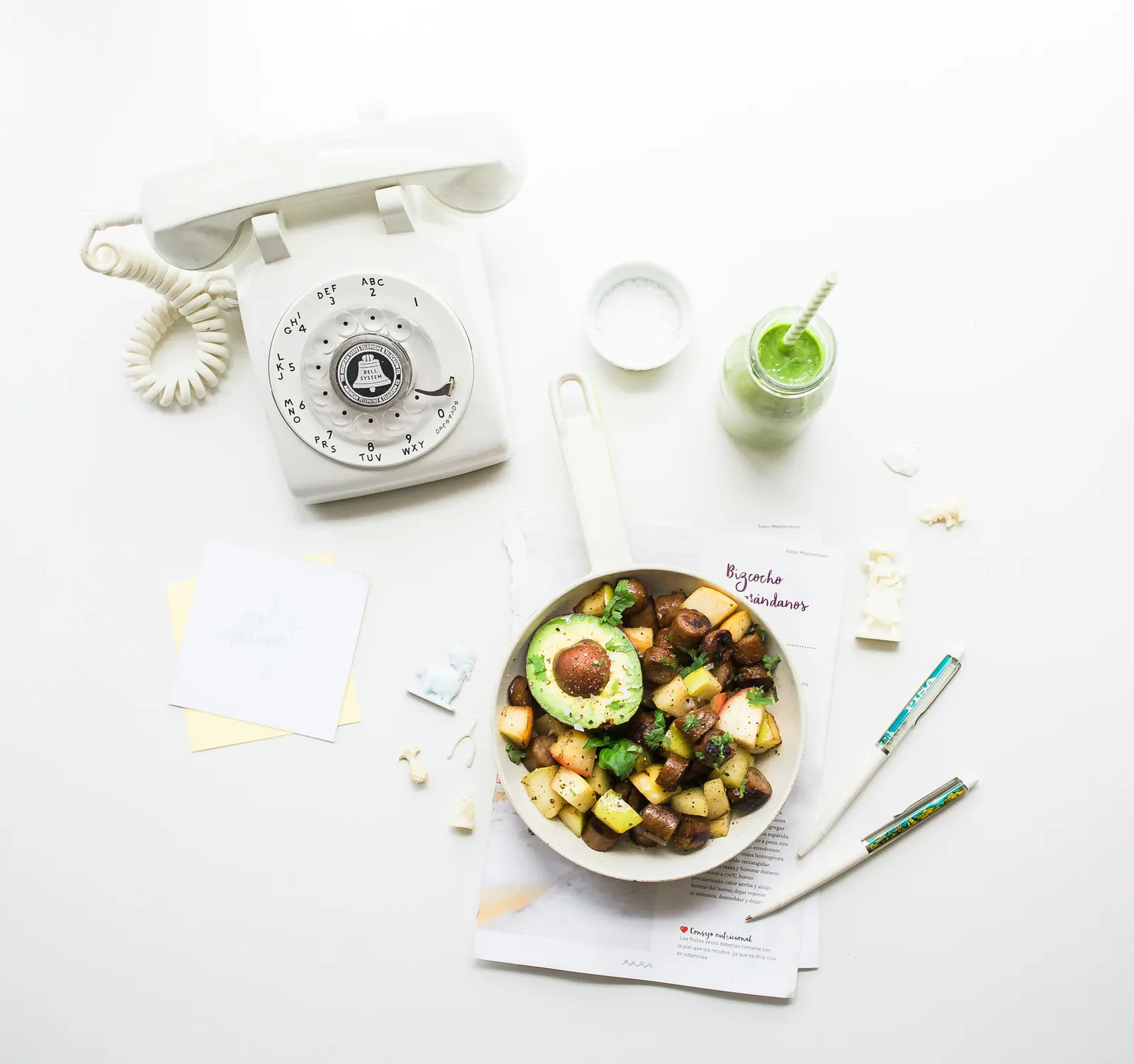 Tostada de aguacate con lo que había